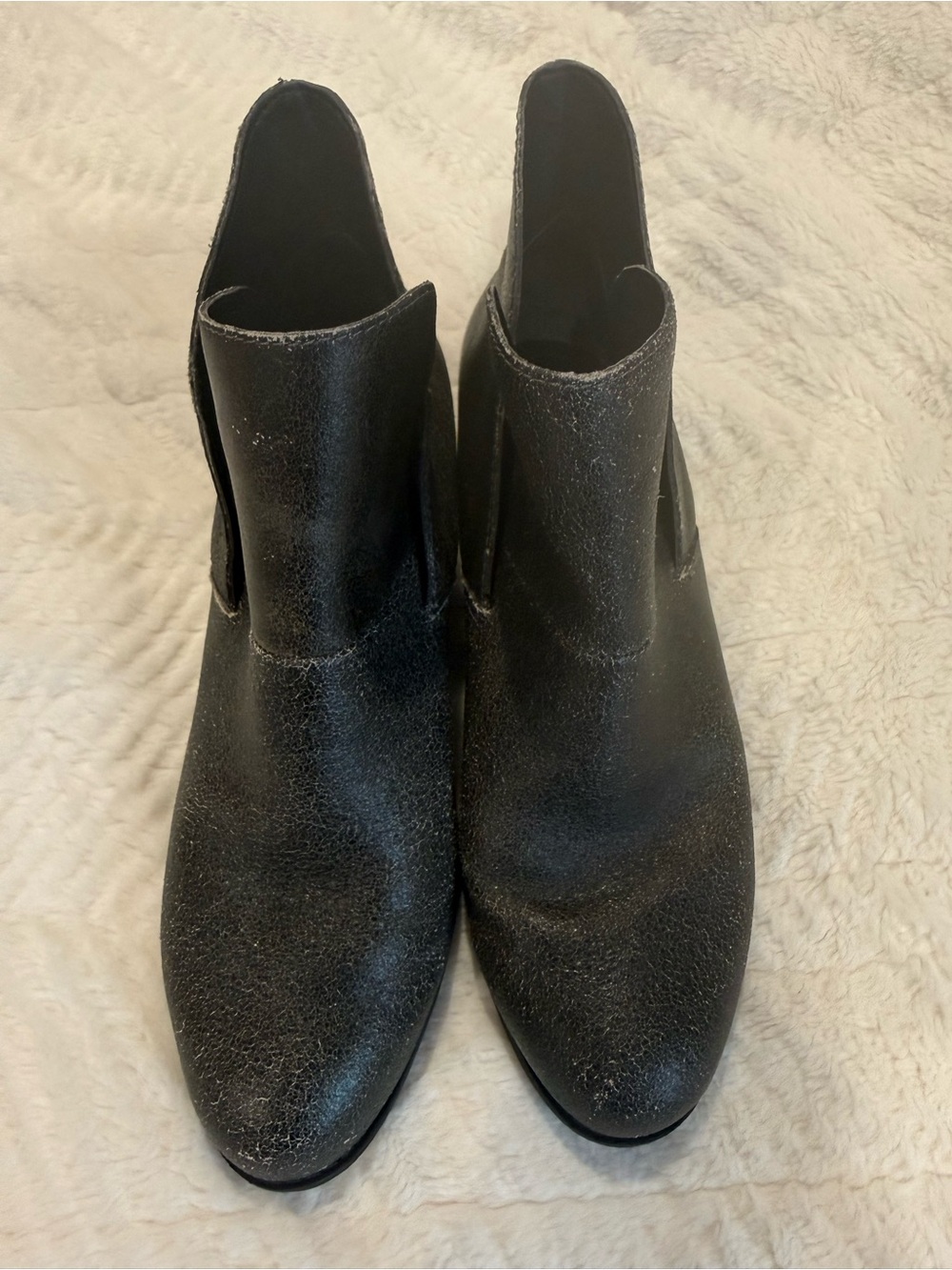 Me Too Kade Women's Ankle Boots in crackled black/pewter metallic shade size 8.5